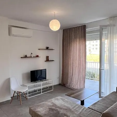 Peaceful Two-bedroom Retreat * Dıraç